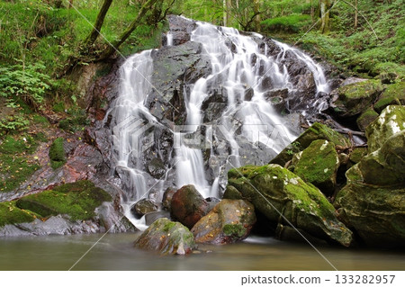 The various waterfalls, large and small, in Samegawa Village, Fukushima Prefecture, are collectively called Eryuta Falls. It is a spectacular view point. This is Somen Falls The various waterfalls, large and small, in Samegawa Village, Fukushima Prefecture, are collectively called Eryuta Falls. It is a spectacular view point. This is Somen Falls 133282957