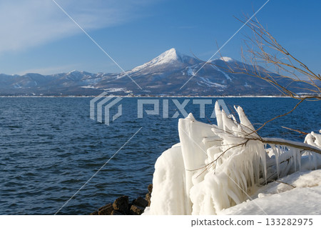 豬苗代湖和磐梯山上的噴冰 133282975