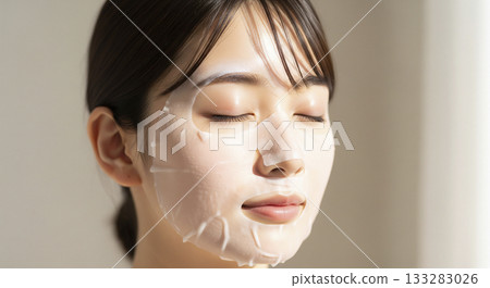 Japanese woman applying a beauty mask sheet 133283026