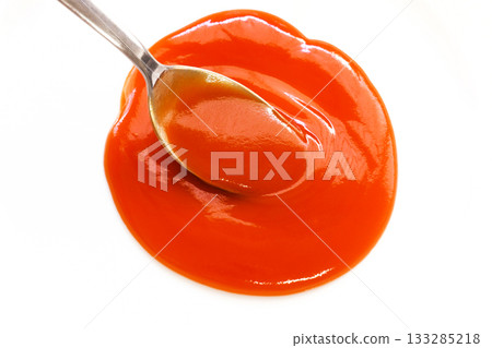 Chilli sauce on spoon. Spicy food. Chilli sauce on spoon. Spicy food. 133285218