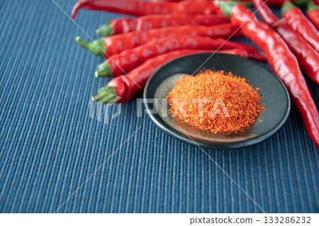 Chili peppers and chili peppers on a plate Chili peppers and chili peppers on a plate 133286232