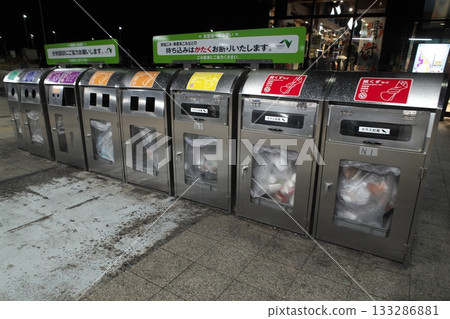 Garbage sorting at service areas 133286881