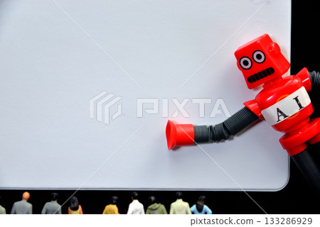 一張人工智慧機器人指著白板講課的圖片 133286929