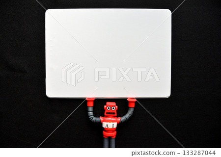 一張人工智慧機器人指著白板講課的圖片 133287044