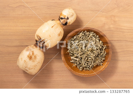 Lotus root tea tea leaves 133287765