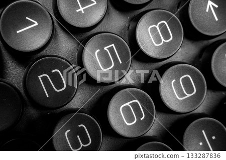 Black calculator round button 133287836