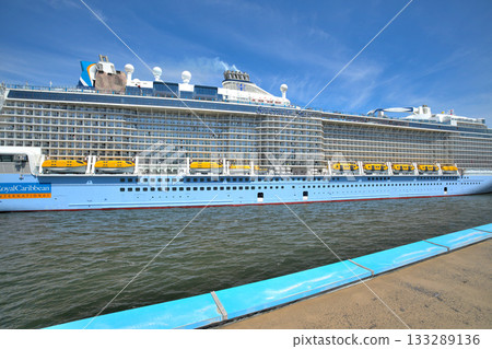 豪華郵輪「海洋光譜號」抵達神戶港 133289136