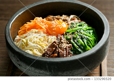 Stone baking bibimbap 133290320
