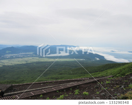 Climbing Mount Fuji 133290348