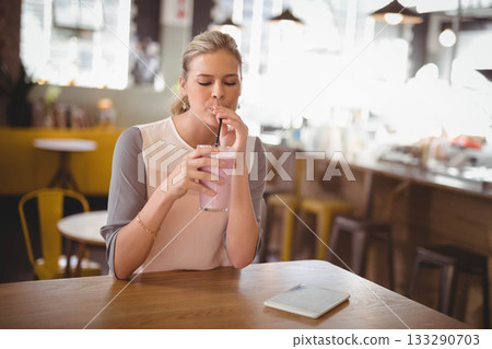 smoothie, woman, drink 133290703