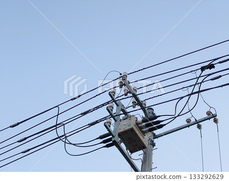 電線桿和開關 電線桿和開關 133292629