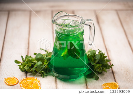 Green tarragon drink with mint and ice Green tarragon drink with mint and ice 133293009