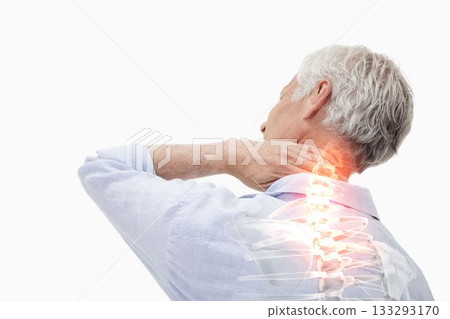 Highlighted spine pain of man 133293170