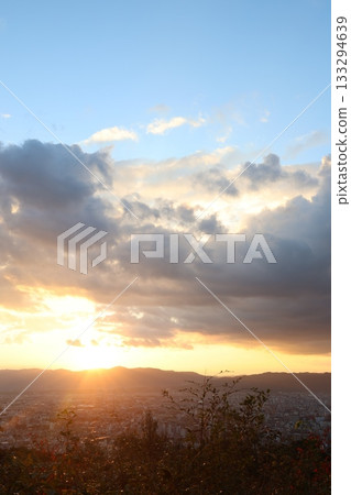 The city at dusk seen from the mountain The city at dusk seen from the mountain 133294639