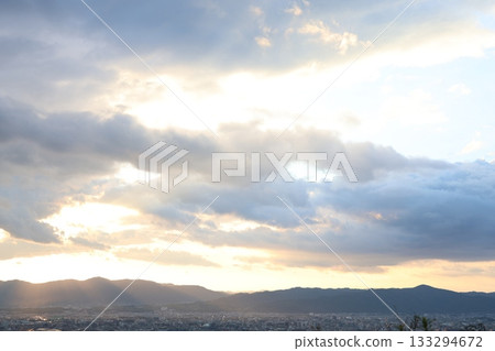 從山上看黃昏的城市 133294672