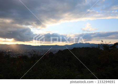 The city at dusk seen from the mountain The city at dusk seen from the mountain 133294691