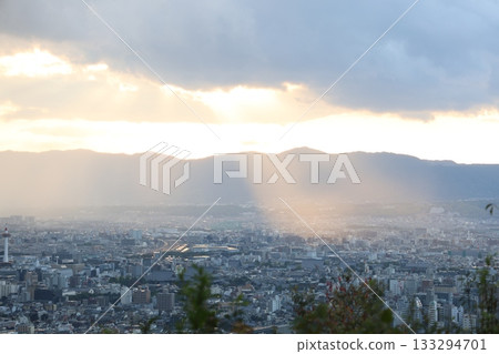 The city at dusk seen from the mountain 133294701