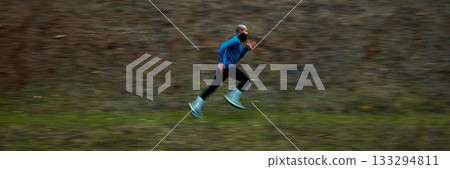 Male runner sprinting downhill with motion-blur speed effect. Banner Male runner sprinting downhill with motion-blur speed effect. Banner 133294811