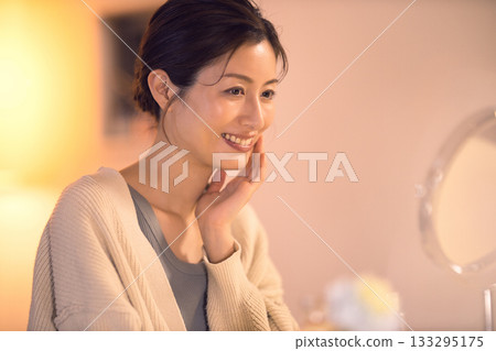 中年婦女夜間護膚 中年婦女夜間護膚 133295175