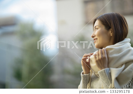Beauty of a woman in her 40s smiling in the garden 133295178