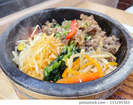 韓國料理石烤石鍋拌飯 韓國料理石烤石鍋拌飯 133295563