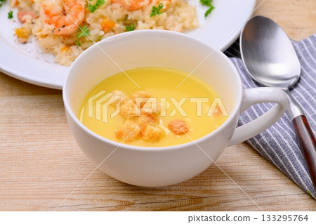 Shrimp pilaf, shrimp pilaf, Western-style rice, Western food. 133295764