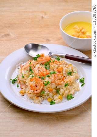 蝦仁抓飯，蝦仁抓飯，西式米飯，西餐。 133295766