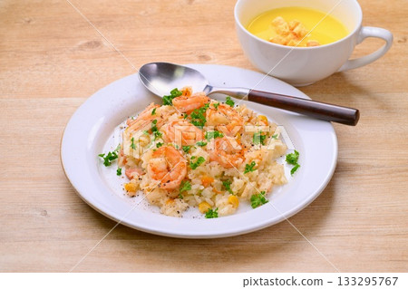 蝦仁抓飯，蝦仁抓飯，西式米飯，西餐。 133295767
