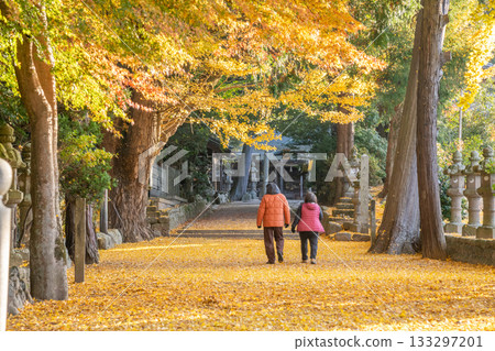 三重縣名張市津田神社的紅葉 三重縣名張市津田神社的紅葉 133297201