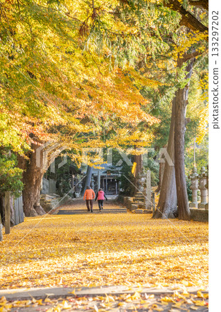 三重縣名張市津田神社的紅葉 三重縣名張市津田神社的紅葉 133297202