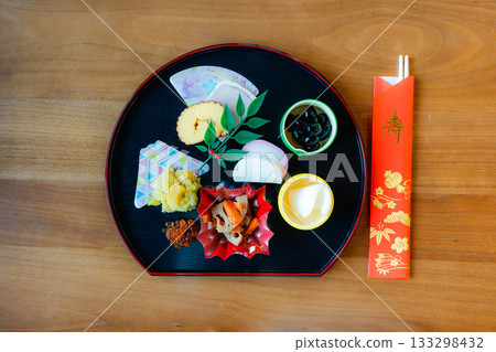 新年伊始,家常禦節料理和喜慶筷子的畫面 新年伊始,家常禦節料理和喜慶筷子的畫面 133298432