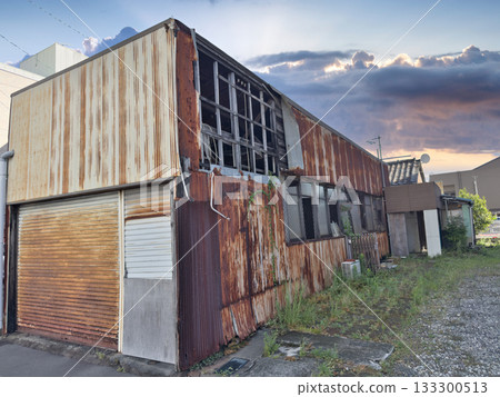 Unoccupied vacant house 133300513