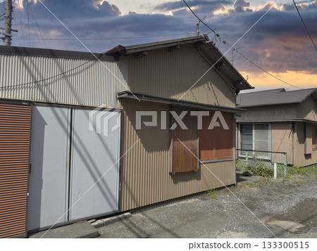 無人居住的空置房子 無人居住的空置房子 133300515