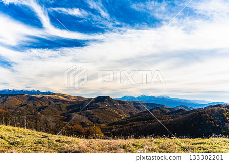 從禦嶽山眺望八嶽和富士山。 133302201