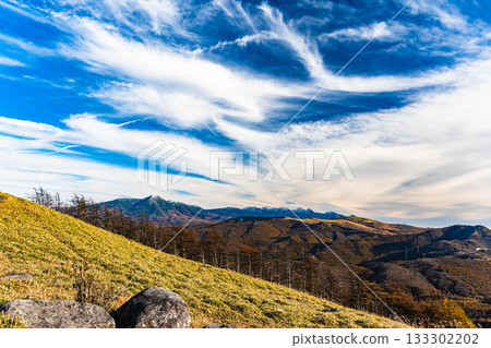 從禦嶽山眺望八嶽和富士山。 133302202