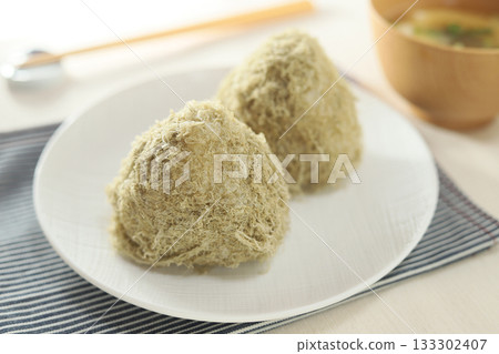 Healthy Taste: Tororo Konbu Rice Balls Healthy Taste: Tororo Konbu Rice Balls 133302407