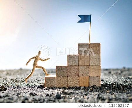 Aiming for the top of the blue flag, the goal is to start running 133302537