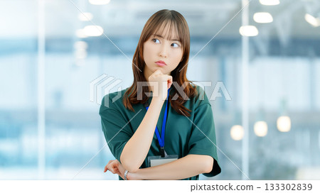 善於思考的女性/女商人 善於思考的女性/女商人 133302839