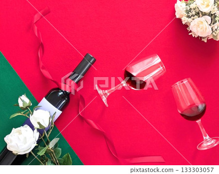 玻璃杯中的酒 133303057