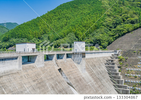 森町(靜岡縣)太田川水壩的水壩湖(川瀨美湖)風景 森町(靜岡縣)太田川水壩的水壩湖(川瀨美湖)風景 133304867