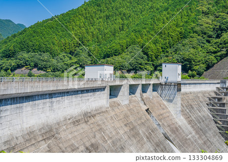 森町（靜岡縣）太田川水壩的水壩湖（川瀨美湖）風景 133304869