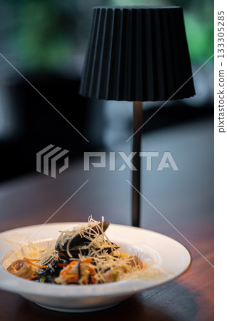 Gourmet plate of pasta with mussels and parmesan 133305285