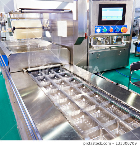 Conveyor for packing plastic containers Conveyor for packing plastic containers 133306709