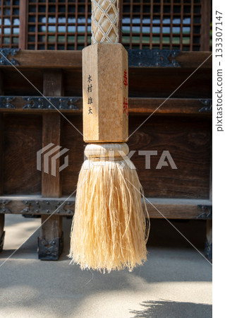 Suzu bell rope at Hokoku Shrine in Osaka, Japan Suzu bell rope at Hokoku Shrine in Osaka, Japan 133307147