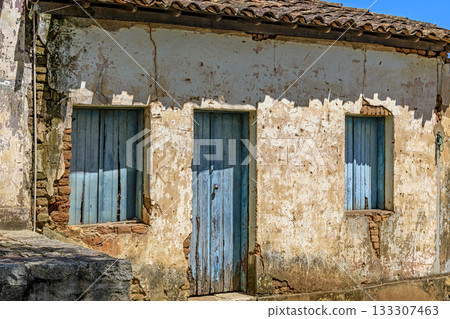 An old abandoned house 133307463