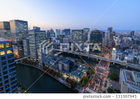 Evening view of Nakanoshima and Umeda in Osaka (Kita Ward, Osaka City, Osaka Prefecture) Evening view of Nakanoshima and Umeda in Osaka (Kita Ward, Osaka City, Osaka Prefecture) 133307945