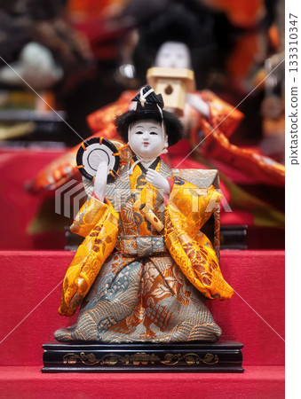 [Material] A festive display of Japanese Hina dolls, featuring girls holding drums and lined up on a red platform. 133310347