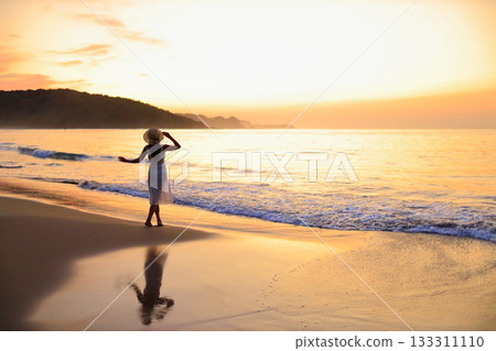 She walks along the shore 133311110