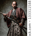 一位手持日本刀的武士肖像，展現了武士道精神。 133311588