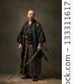 一位手持日本刀的武士肖像，展現了武士道精神。 133311617